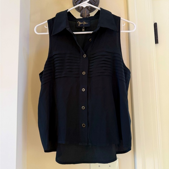 Yumi Kim Tops - YUMI KIM V-NECK SILK BLOUSE TOP WITH PLEATED DETAIL - BLACK XS